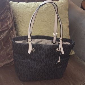Michael Kors Jet Set Signature Bag